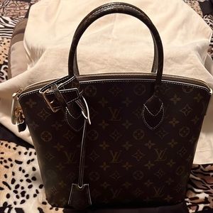 🥰🥰🥰🥰Louis Vuitton shine fetish lockit Runway piece bag